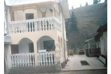Rumanía Privát Pojorâta, Exterior